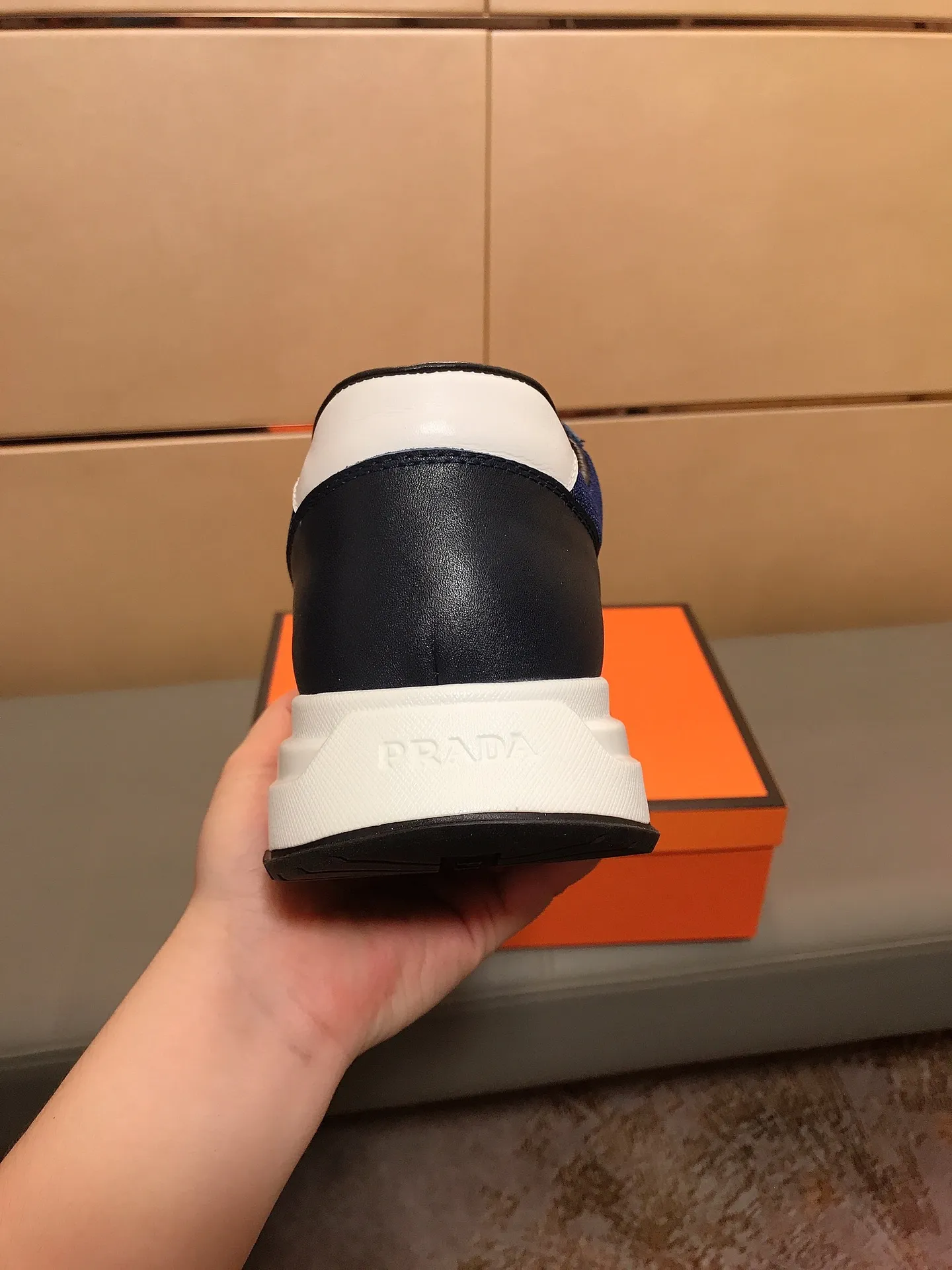 Ex-factory price 400 👟👟【PRADA】Prada's new men's fashion sports and casual shoes🇨🇳High-end boutique💯Exquisite details, uppers made of cowhide + breathable fabrics, pigskin lining🌶🌶Lightweight, wear-resistant and non-slip original outsole, comfortable to wear🎋Classic craftsmanship, fine workmanship, worth owning Code number: 38-44